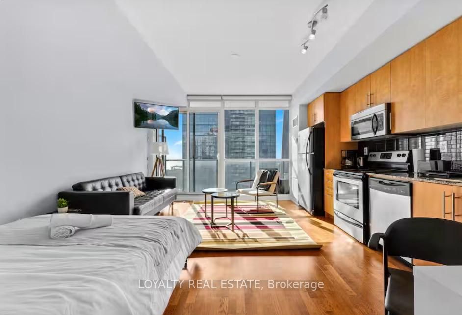 65 Bremner Boulevard 3503