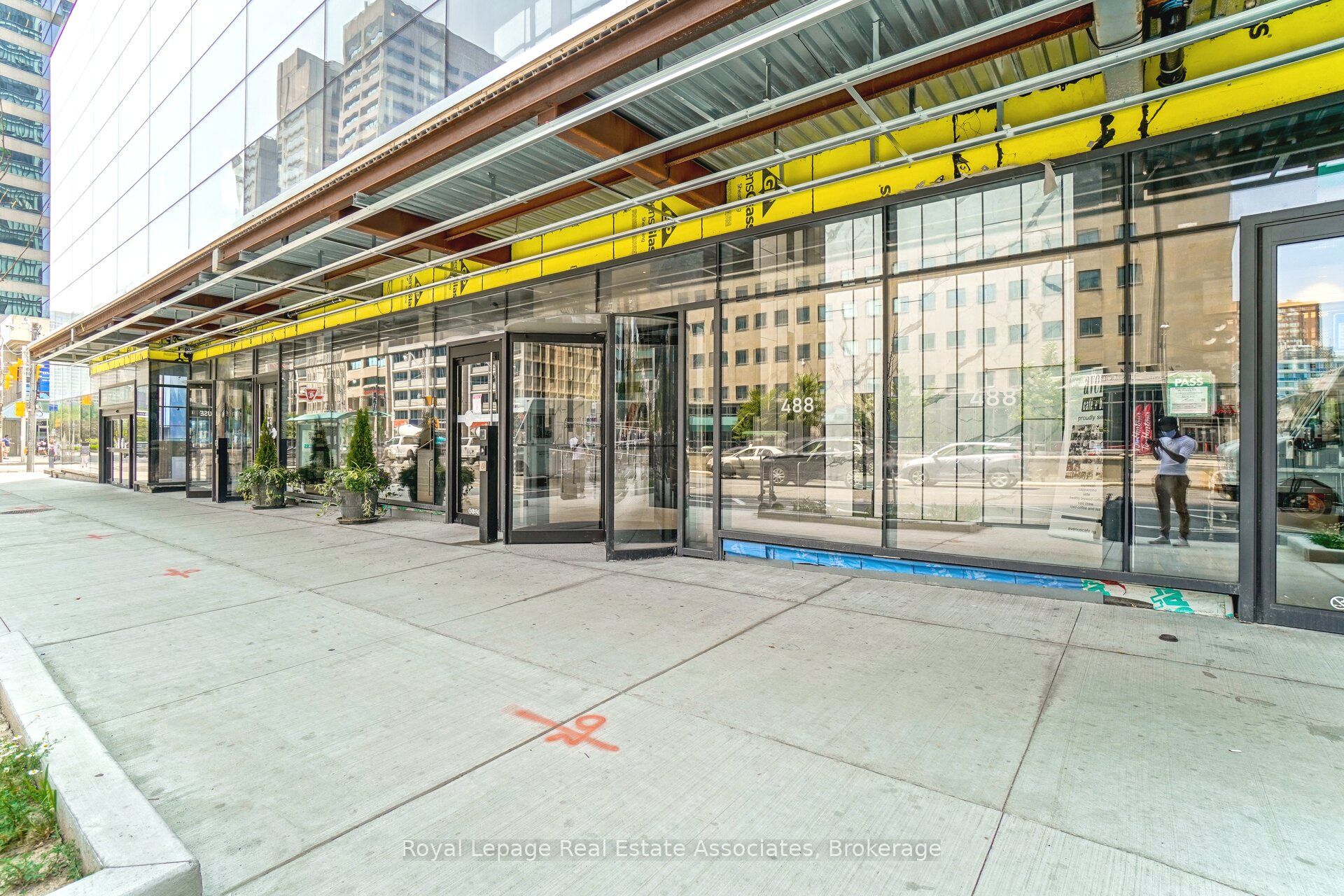 488 University Avenue 2302