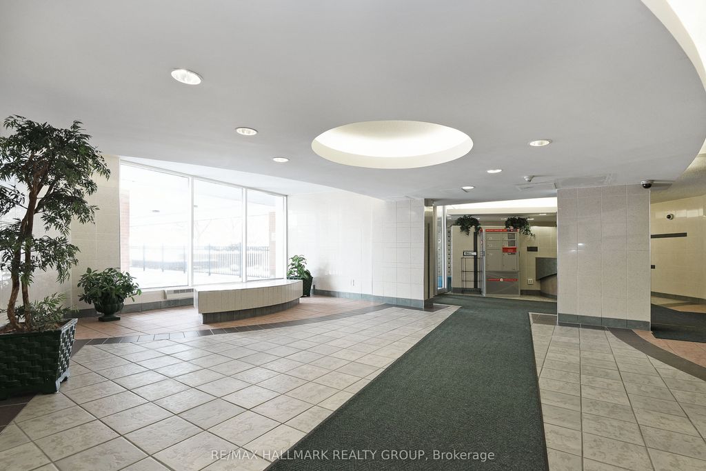 Photo of 2020 Jasmine Crescent #805, Beacon Hill North - South and Area, ON K1J 8K5 (MLS # X12741064)