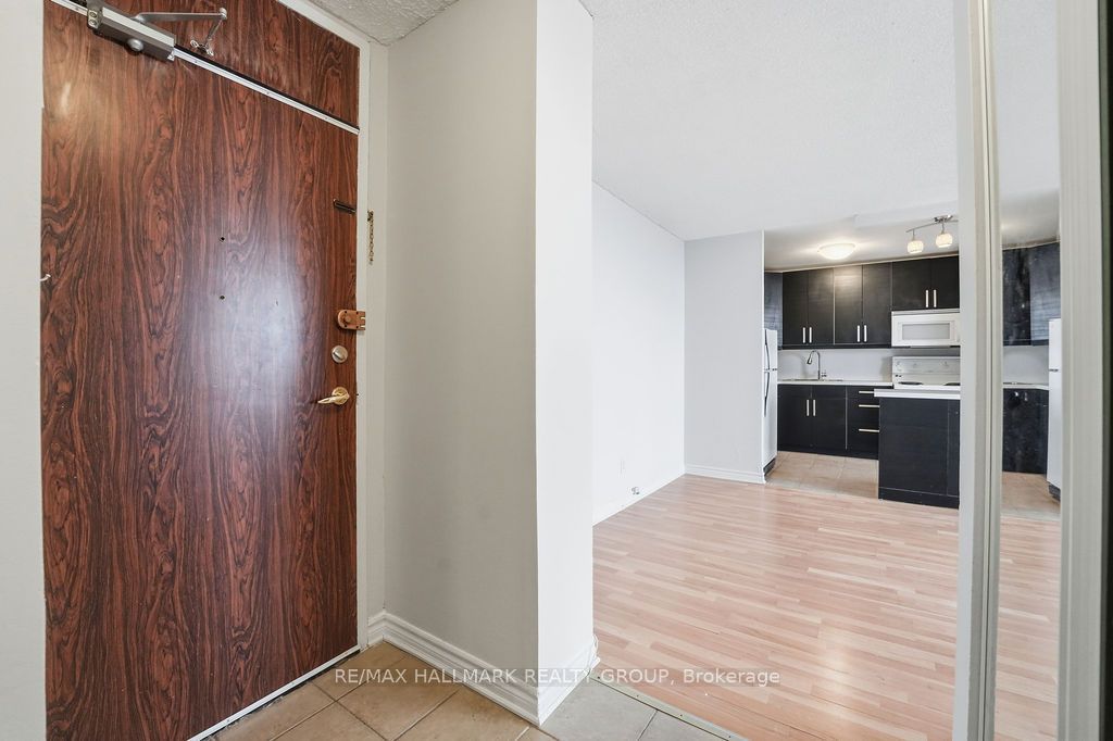 Photo of 2020 Jasmine Crescent #805, Beacon Hill North - South and Area, ON K1J 8K5 (MLS # X12741064)