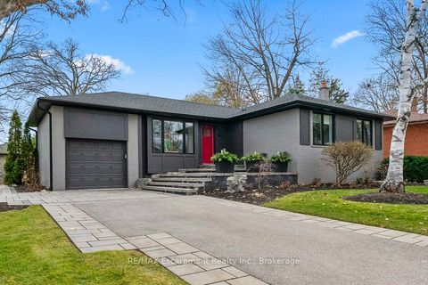 68 Glenmanor Drive N Oakville ON L6K 2B4