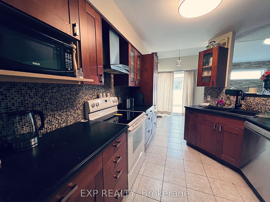 Photo of 1741 Jobin Crescent, Cyrville - Carson Grove - Pineview, ON K1J 1C4 (MLS # X12956572)