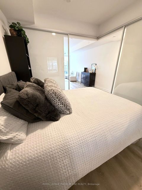 6 Chartwell Road 319 Toronto ON M8Z 0H2