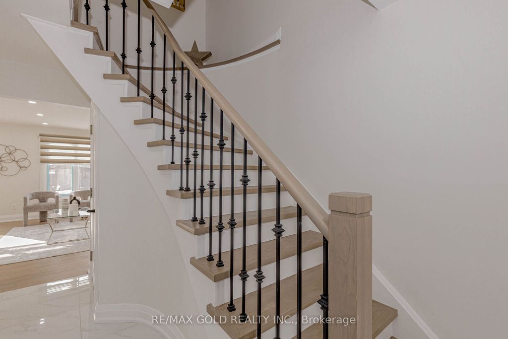 Photo of 78 Deerpark Crescent, Brampton, ON L6X 2T7 (MLS # W12830254)