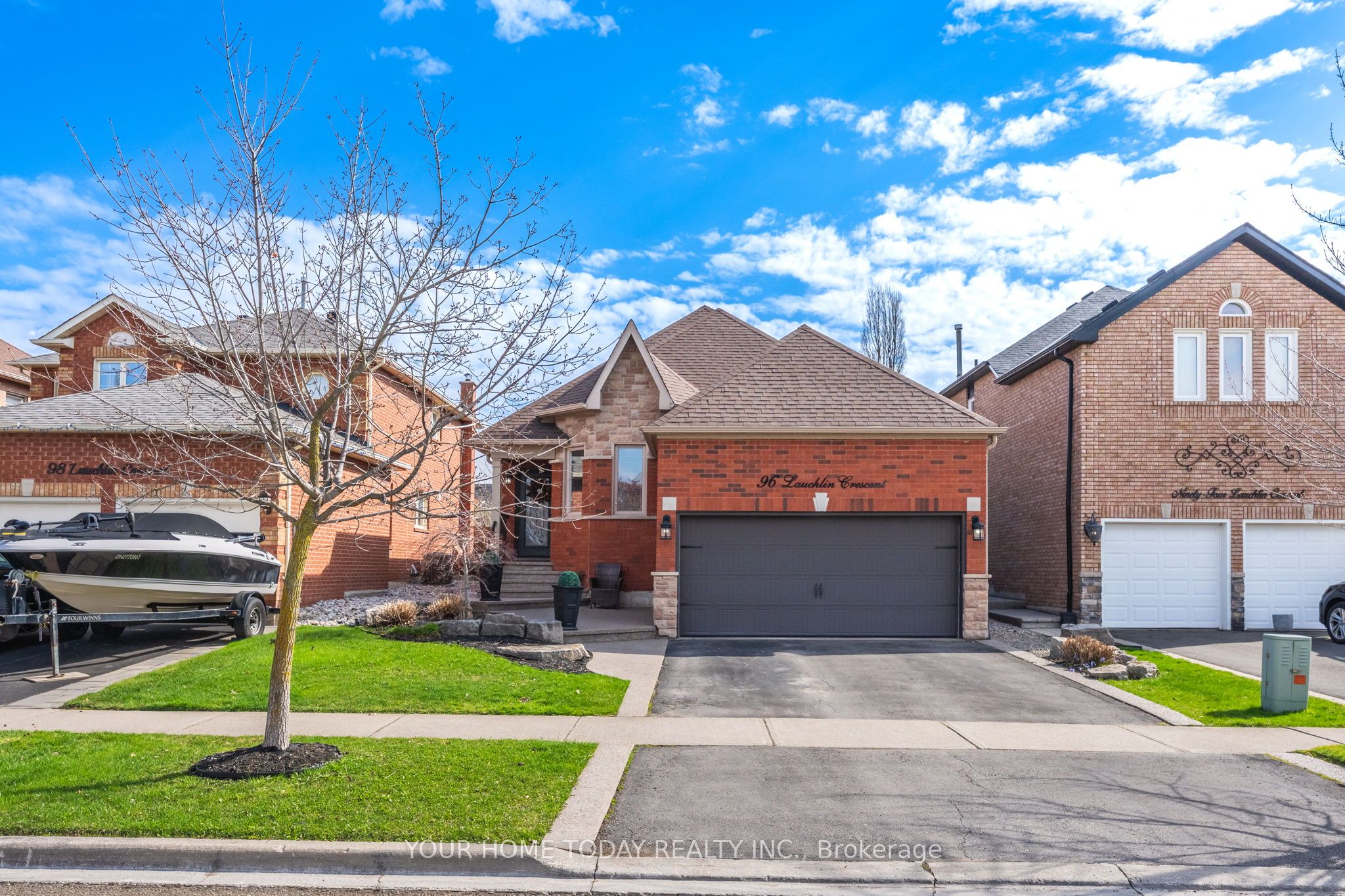 96 Lauchlin Crescent
