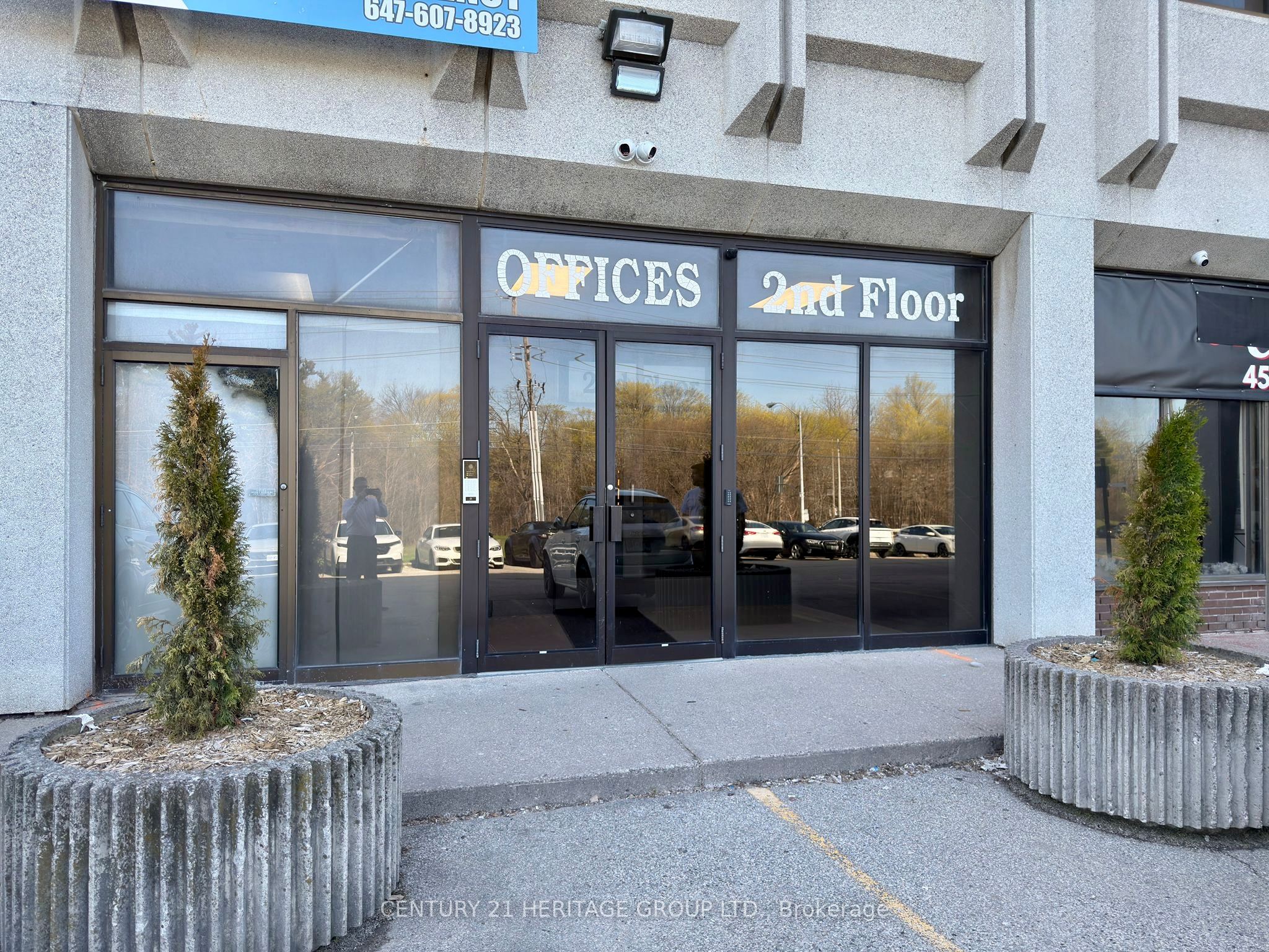 Photo 1 of 17 — 4544 Dufferin Street W 202 B, Toronto, ON M3H 5X2