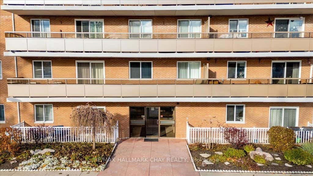 Photo of 414 Blake Street #706, Barrie, ON L4M 5J7 (MLS # S13712390)