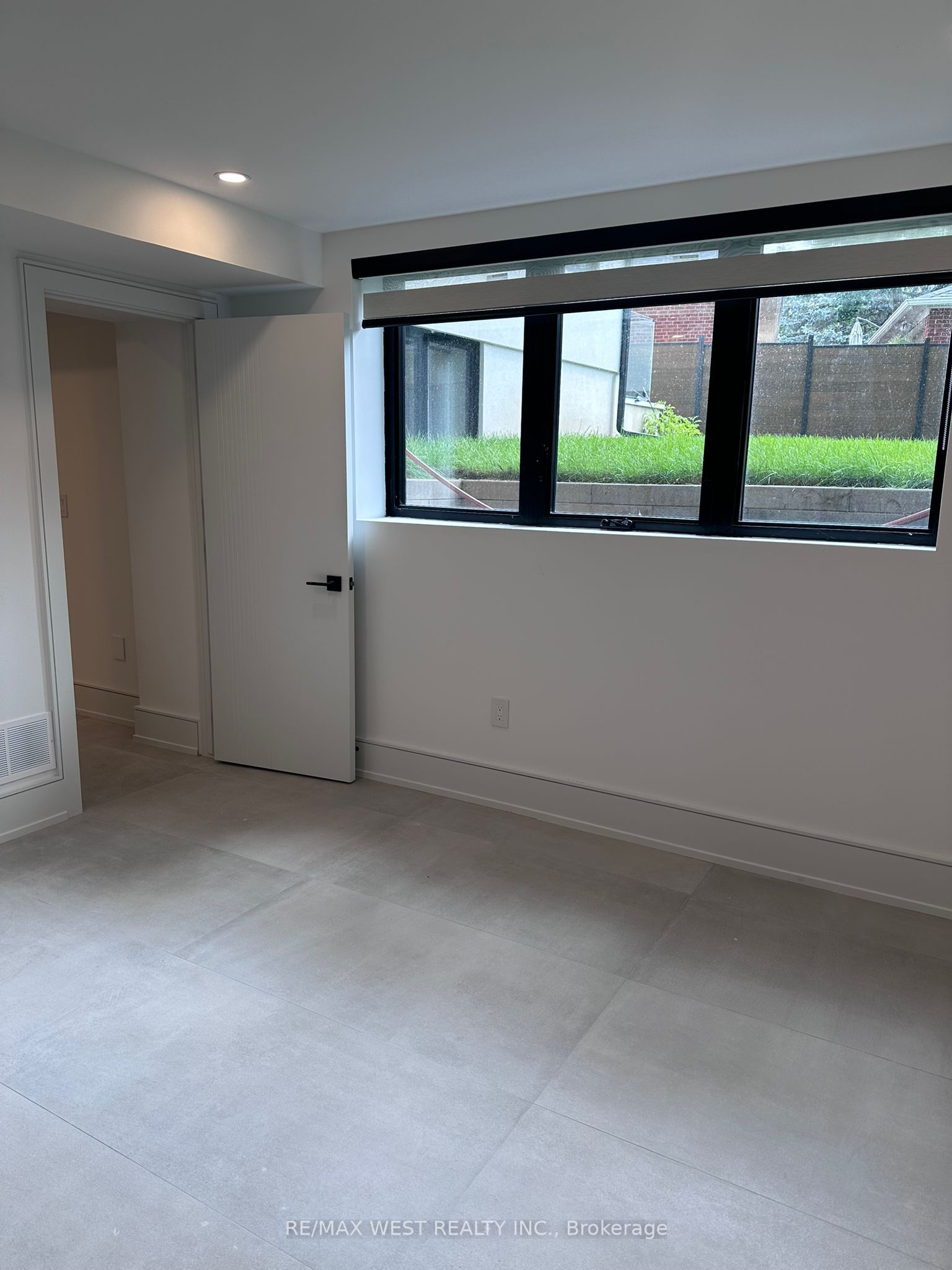 506 Wellington Crescent Basement