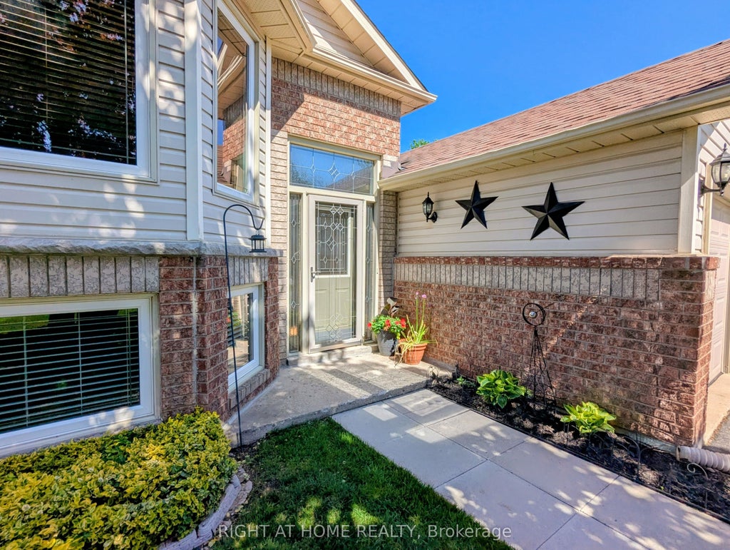 Photo of 22 Donald Crescent, Wasaga Beach, ON L9Z 1E1 (MLS # S13652458)