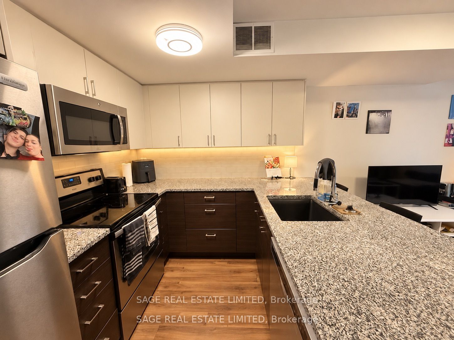 228 Montrose Avenue Lower