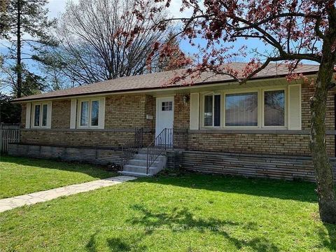 2 Sevenoaks Avenue Toronto ON M8Z 3P7