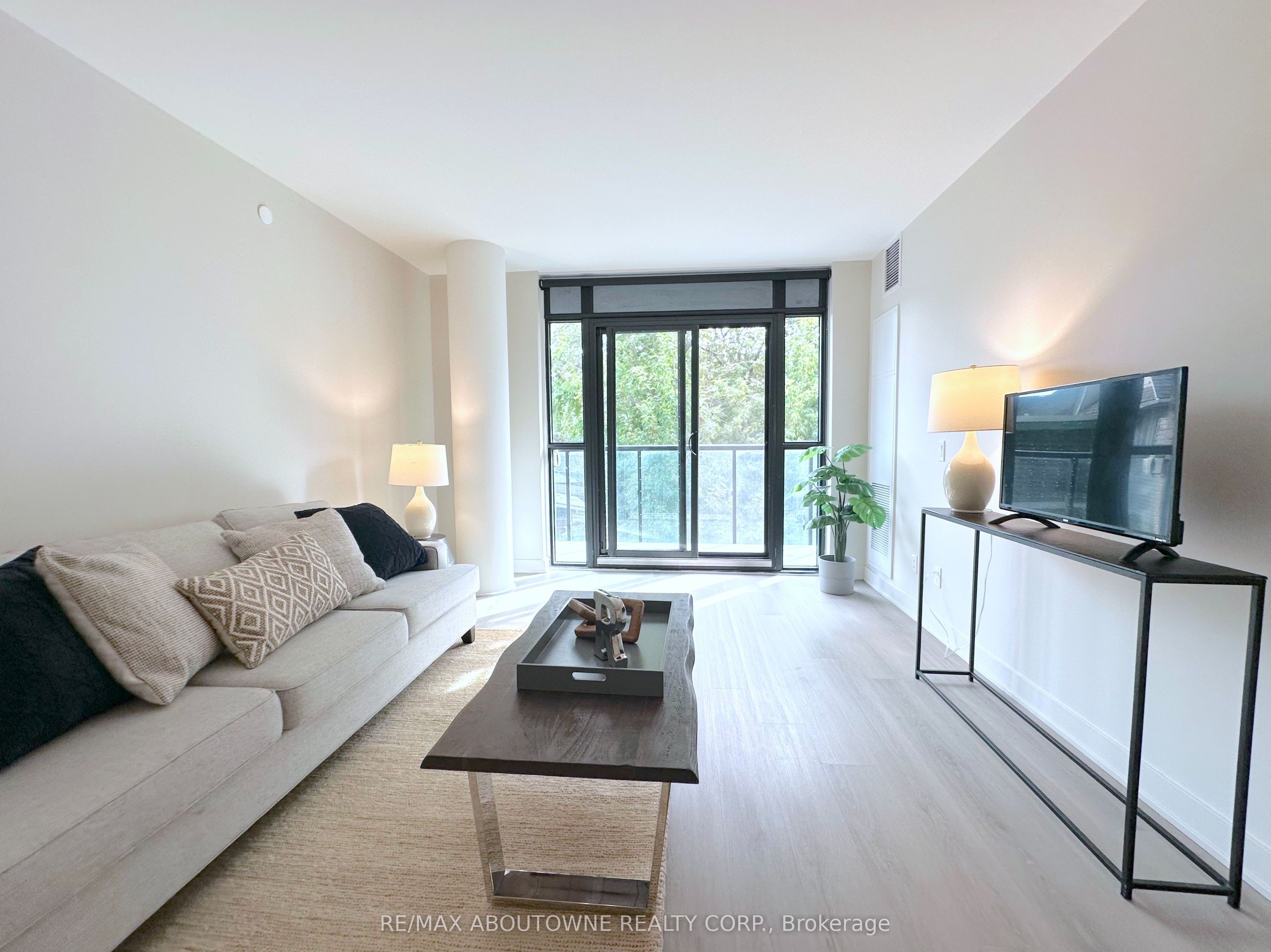 3385 Dundas Street W 219
