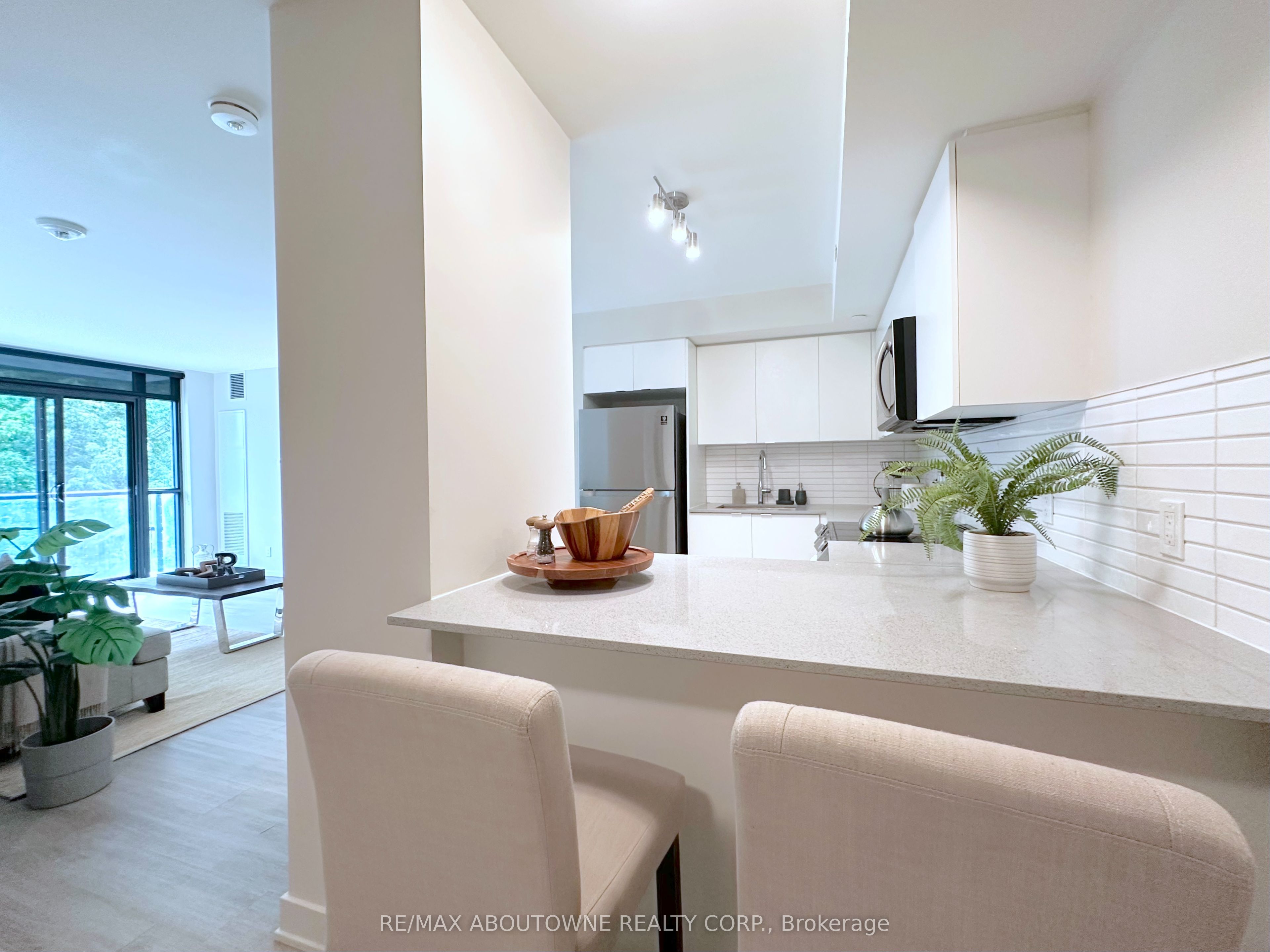 3385 Dundas Street W 219