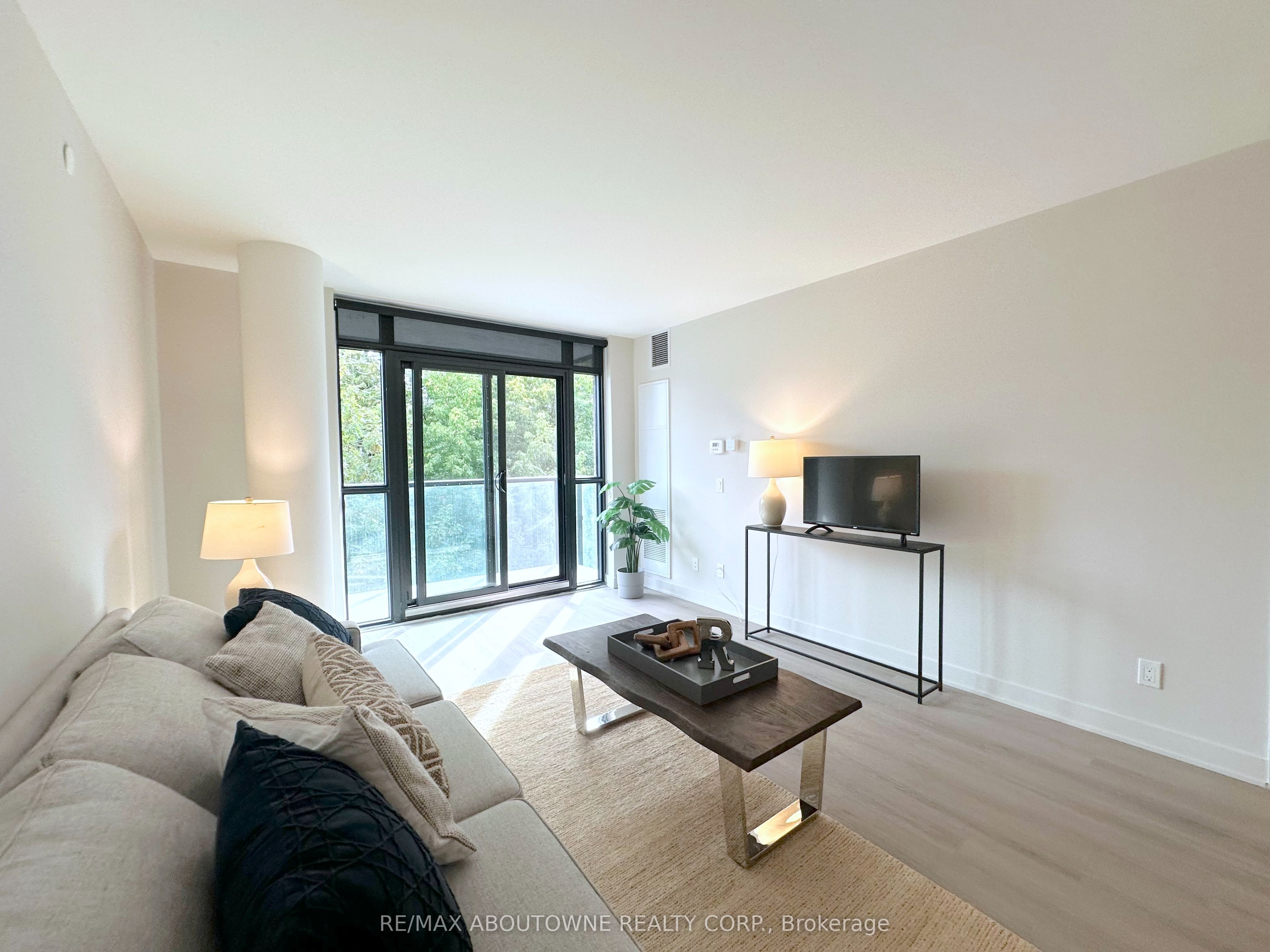 3385 Dundas Street W 219