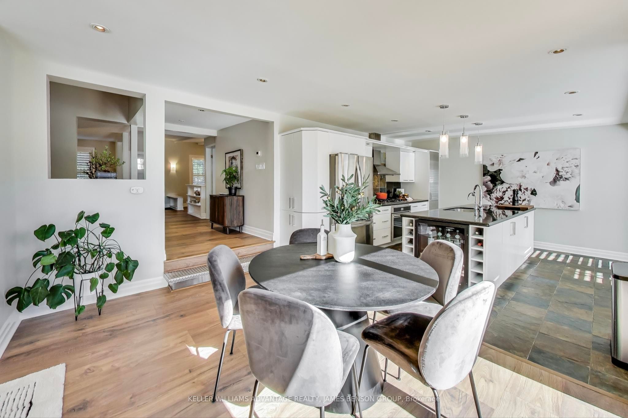 1188 Mineola Gardens