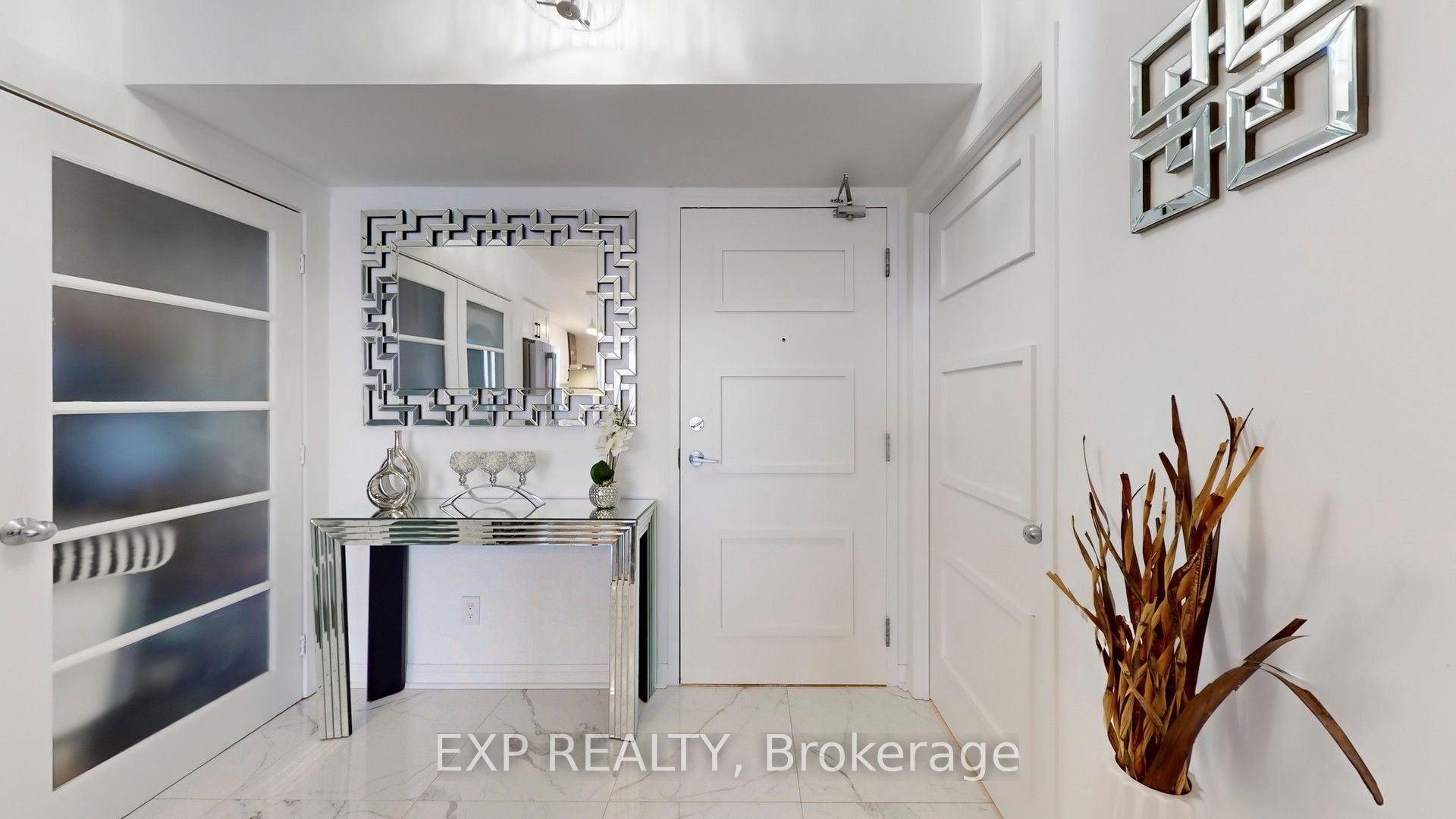 1050 The Queensway N/A 811