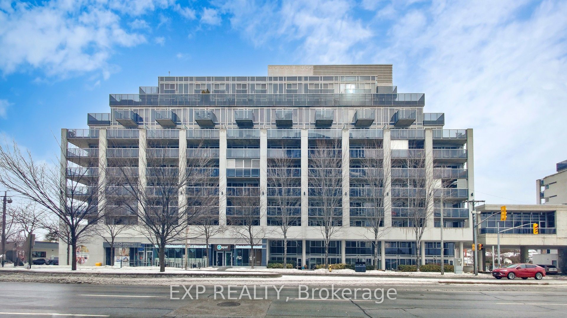 1050 The Queensway N/A 811