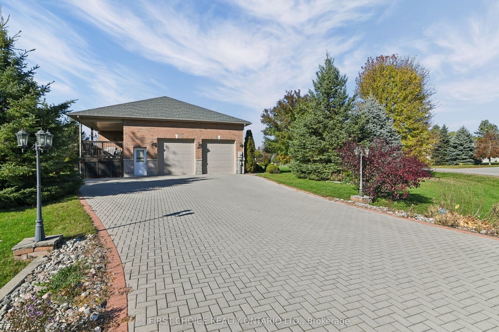 Photo of 6391 Blossom Trail Drive, Greely - Metcalfe - Osgoode - Vernon and Area, ON K4P 0B1 (MLS # X14114818)