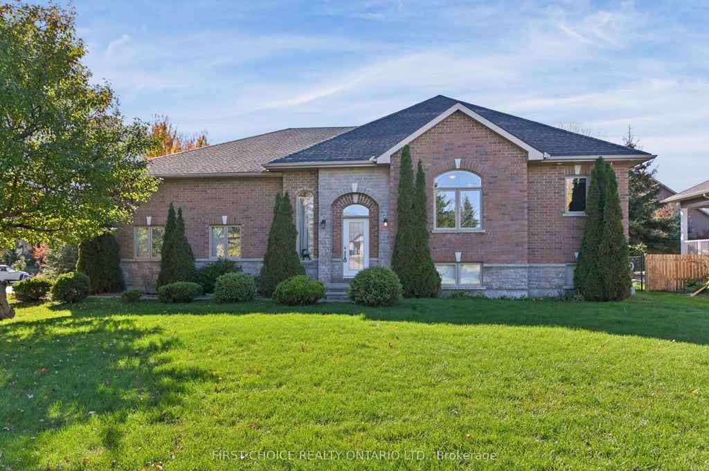 Photo of 6391 Blossom Trail Drive, Greely - Metcalfe - Osgoode - Vernon and Area, ON K4P 0B1 (MLS # X14114818)