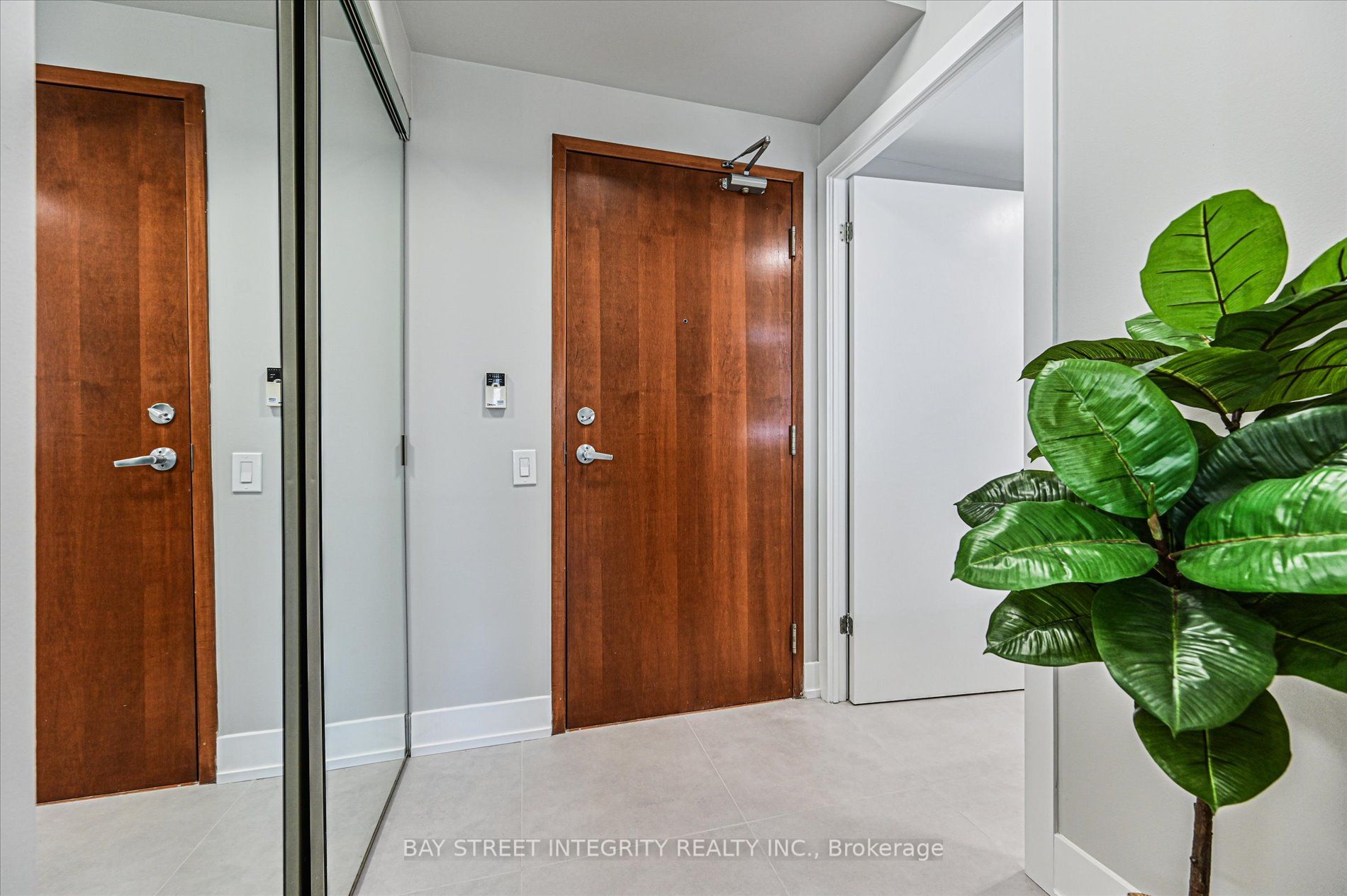 500 Queens Quay W 512W