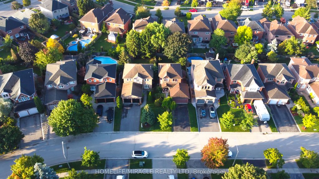 Photo of 27 Killaloe Crescent, Halton Hills, ON L7G 5N2 (MLS # W12441720)