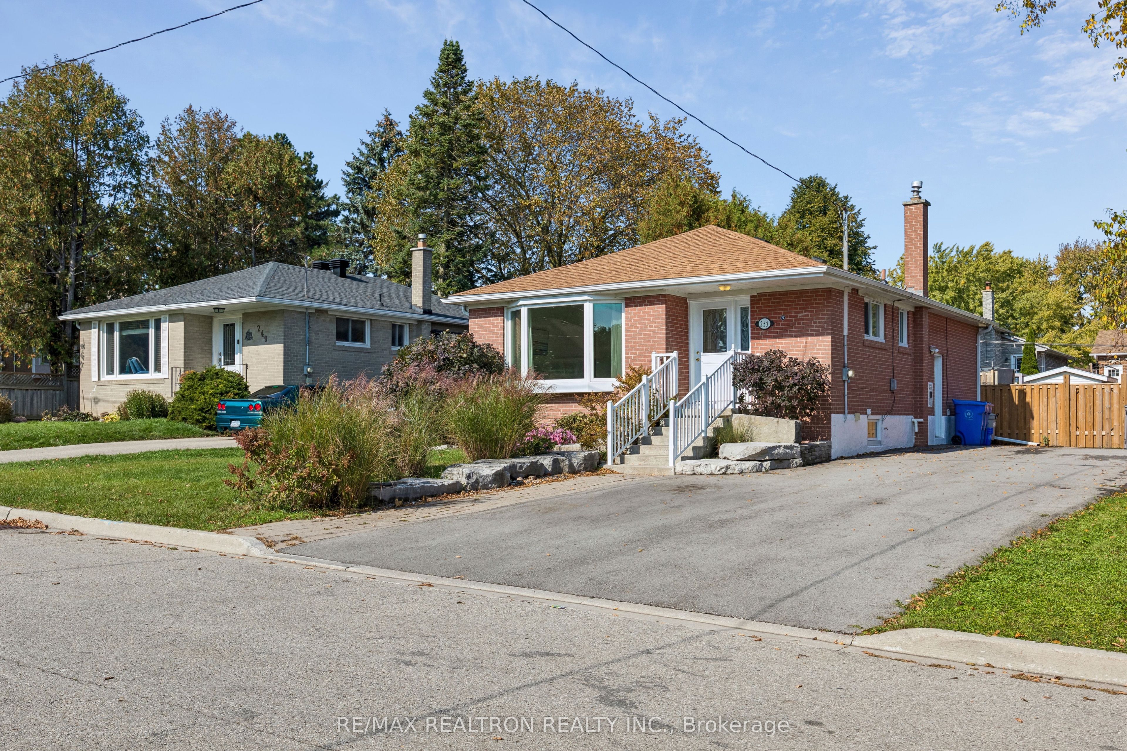 253 Silverbirch Drive