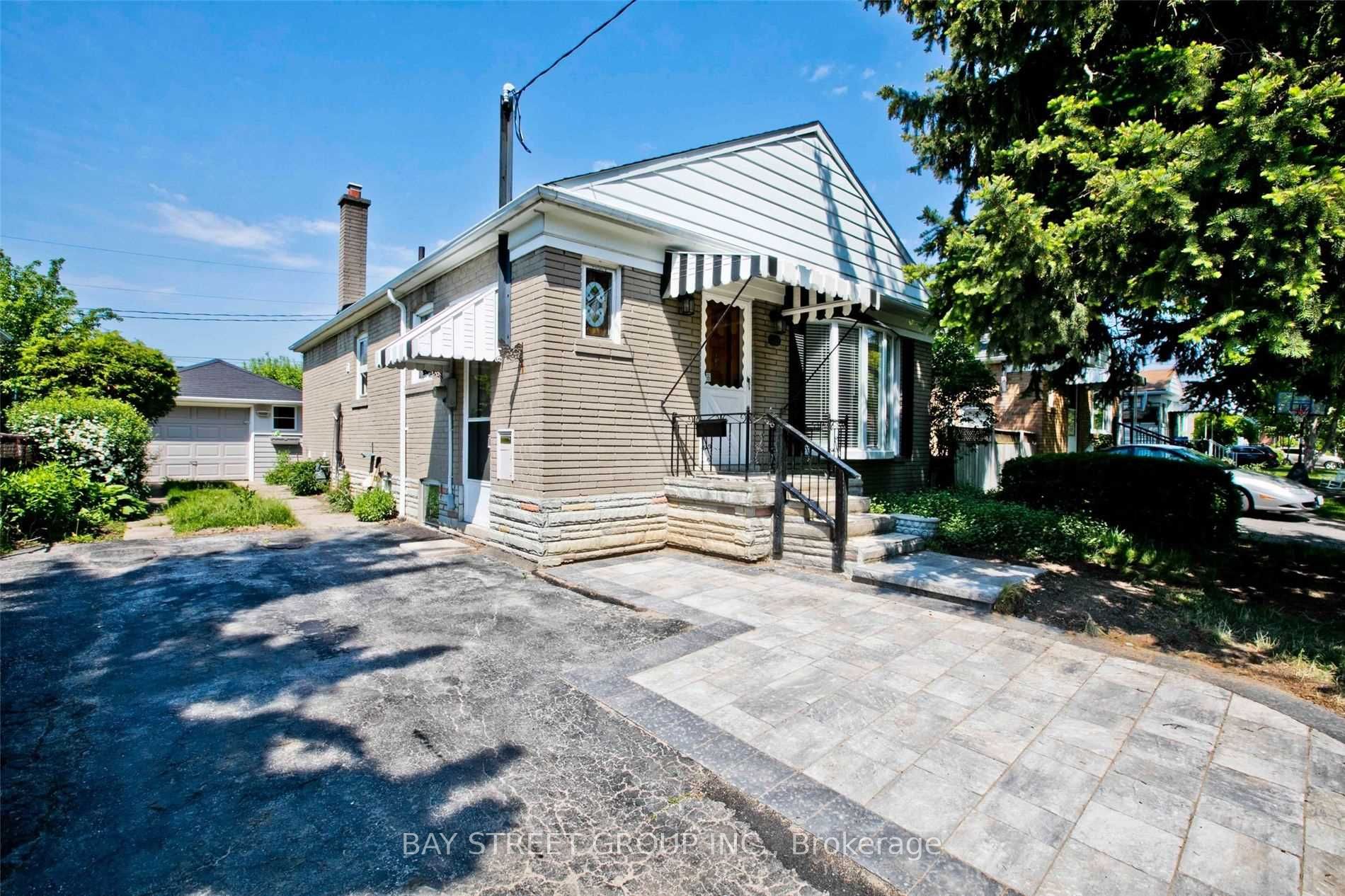 Photo 1 of 13 — 40 Greylawn Crescent, Toronto, ON M1R 2V6