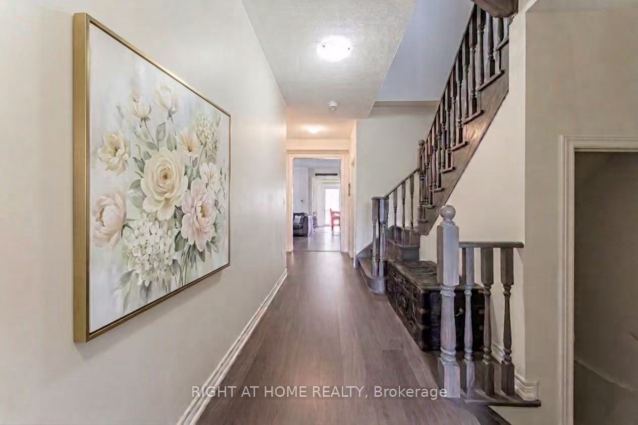 549 Stream Crescent