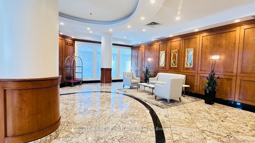 242 Rideau Street 706