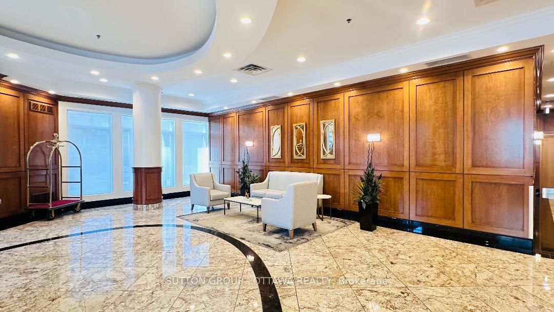 242 Rideau Street 706