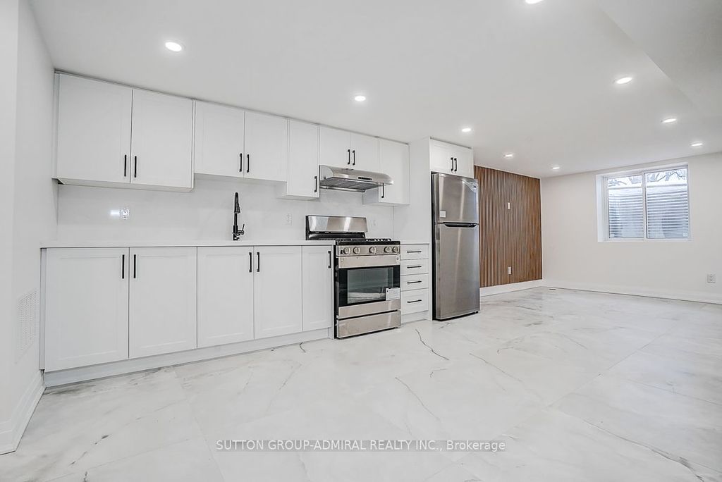 Photo of 176 Cherrywood Drive, Newmarket, ON L3Y 2X8 (MLS # N12817200)