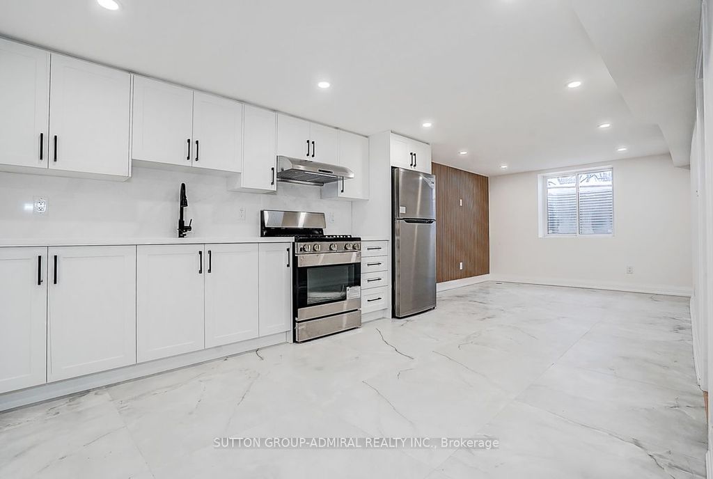 Photo of 176 Cherrywood Drive, Newmarket, ON L3Y 2X8 (MLS # N12817200)