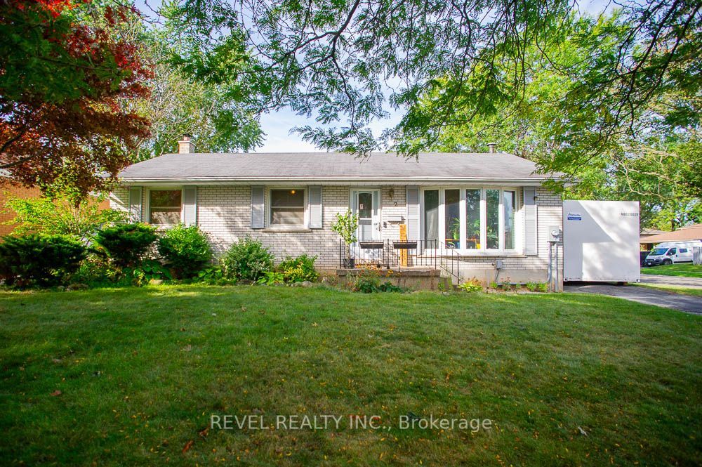 Photo of 2 Morning Dew Drive, Brantford, ON N3R 3P2 (MLS # X14020148)