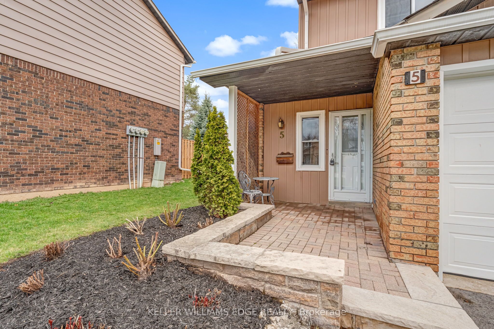 2185 Fairchild Boulevard 5