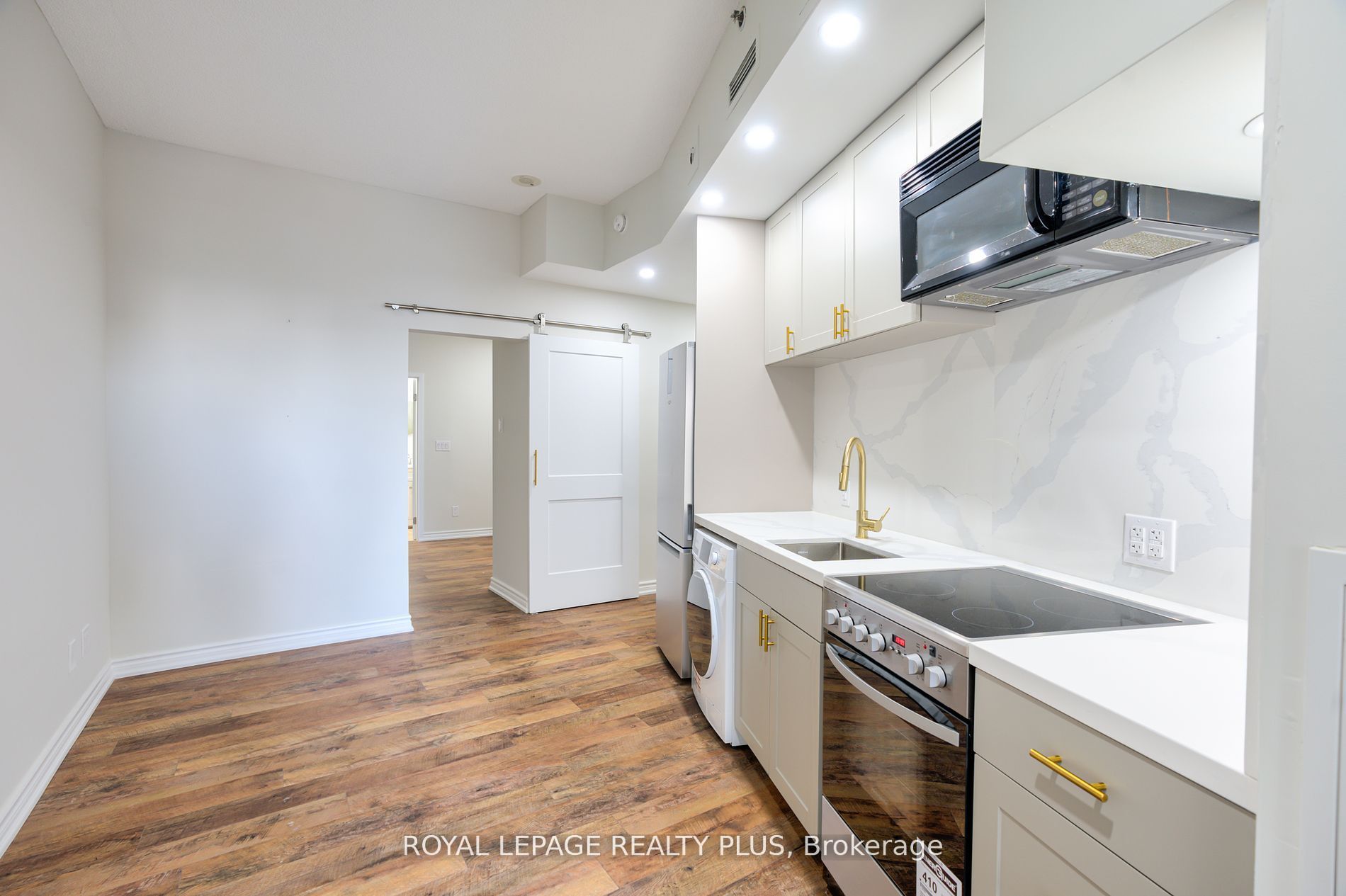 1 King Street W 1706