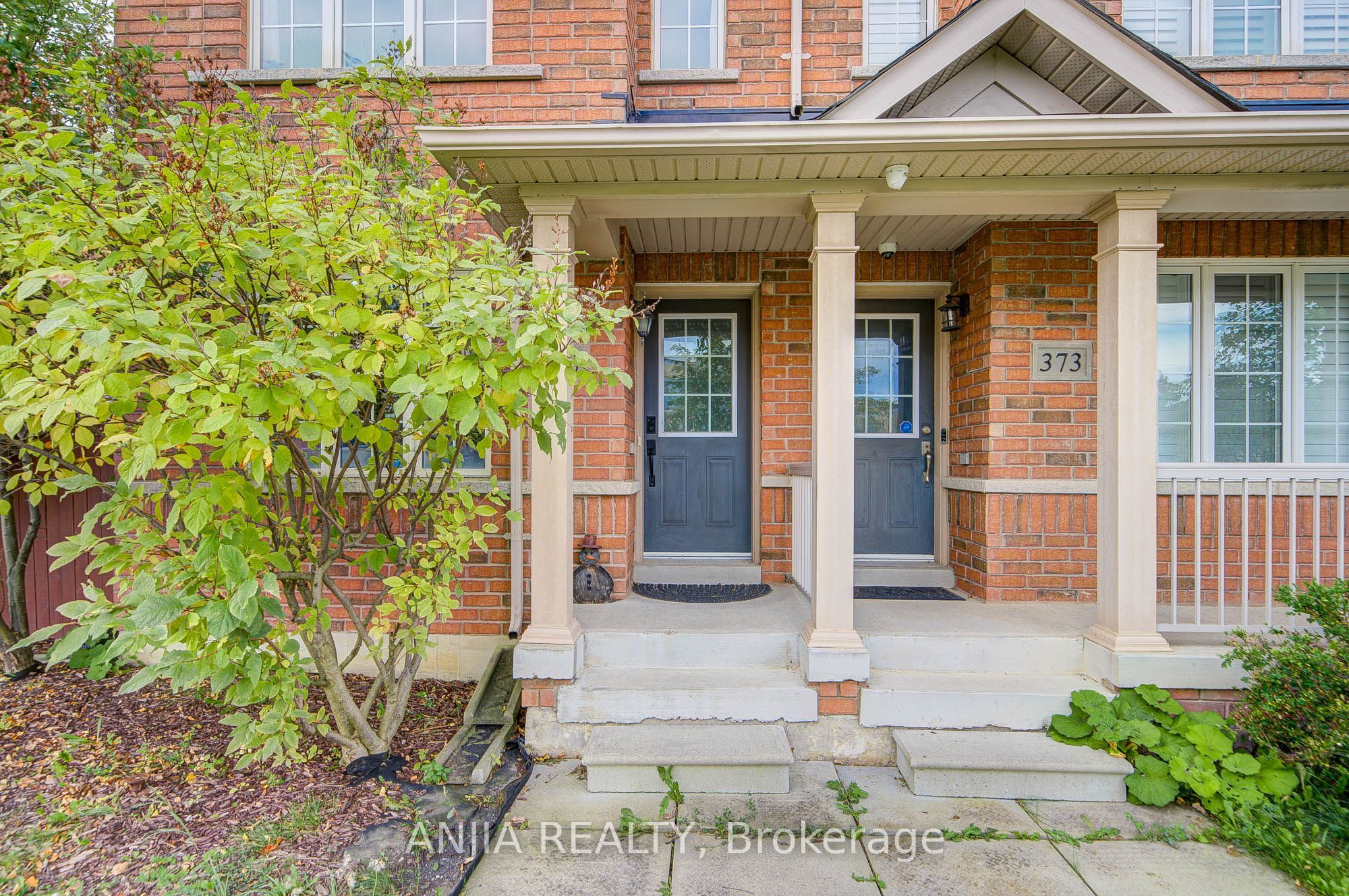 375 White's Hill Avenue