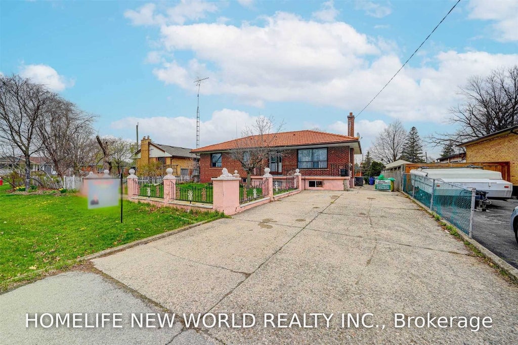 Photo of 349 Woodale Avenue, Oakville, ON L6K 2N8 (MLS # W13619474)