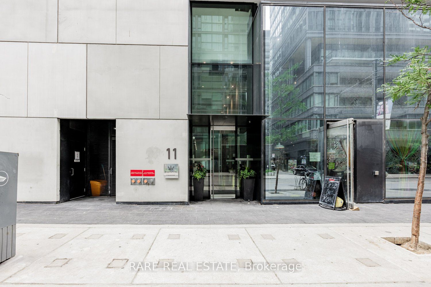 11 Charlotte Street 2404