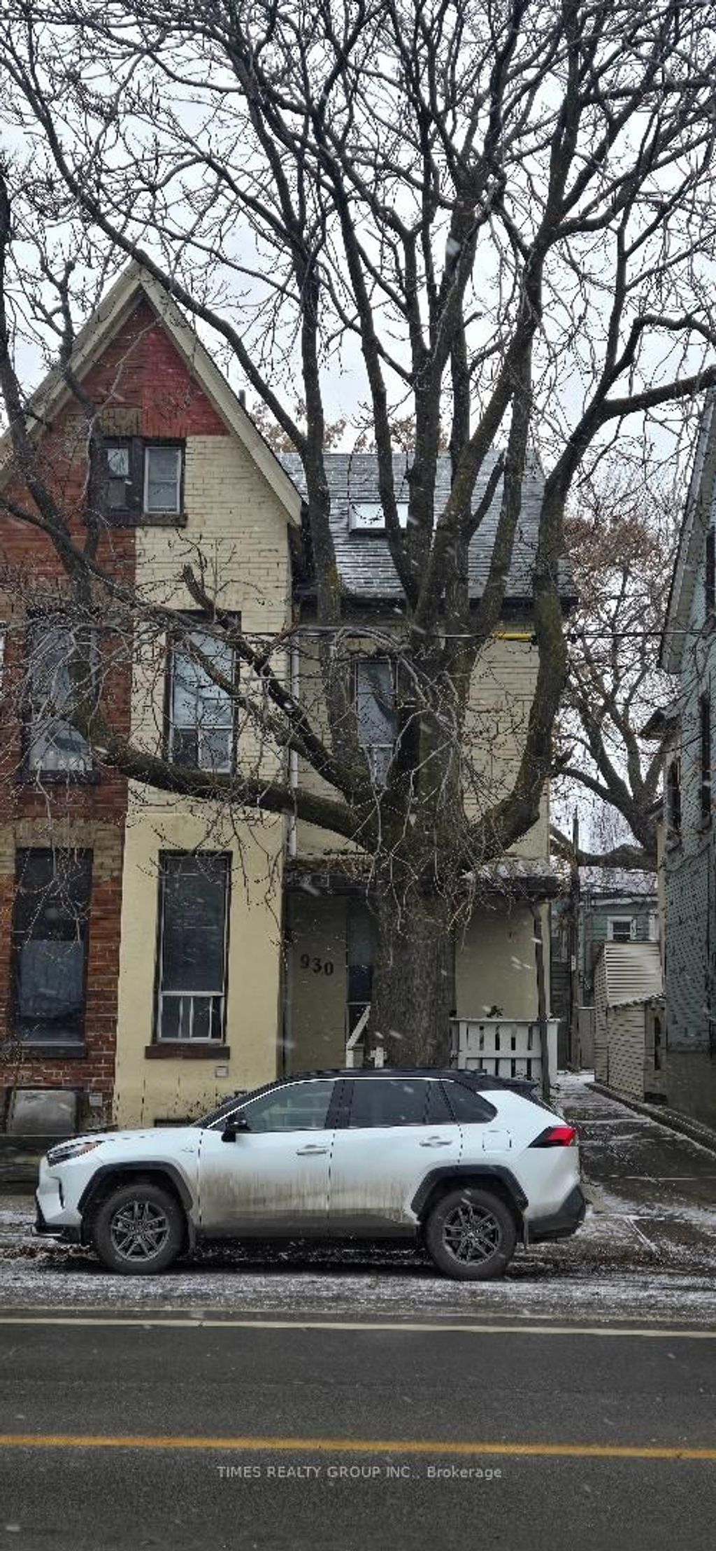 Photo of 930 Dundas Street E, Toronto, ON M4M 1R3 (MLS # E12635946)