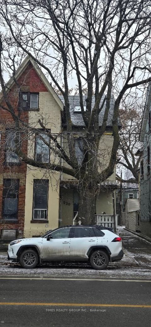 930 Dundas Street E Toronto ON M4M 1R3