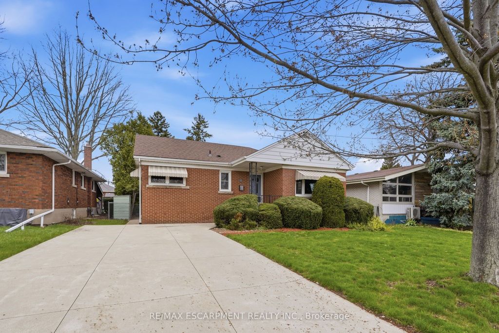 Photo of 30 West 22nd Street, Hamilton, ON L9C 4N3 (MLS # X13027008)