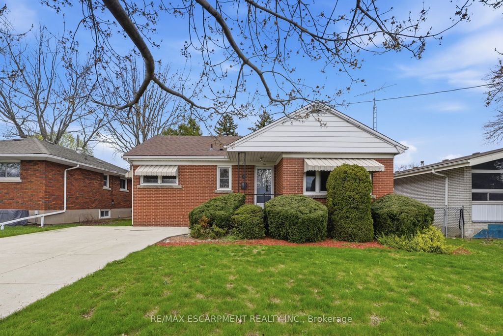Photo of 30 West 22nd Street, Hamilton, ON L9C 4N3 (MLS # X13027008)