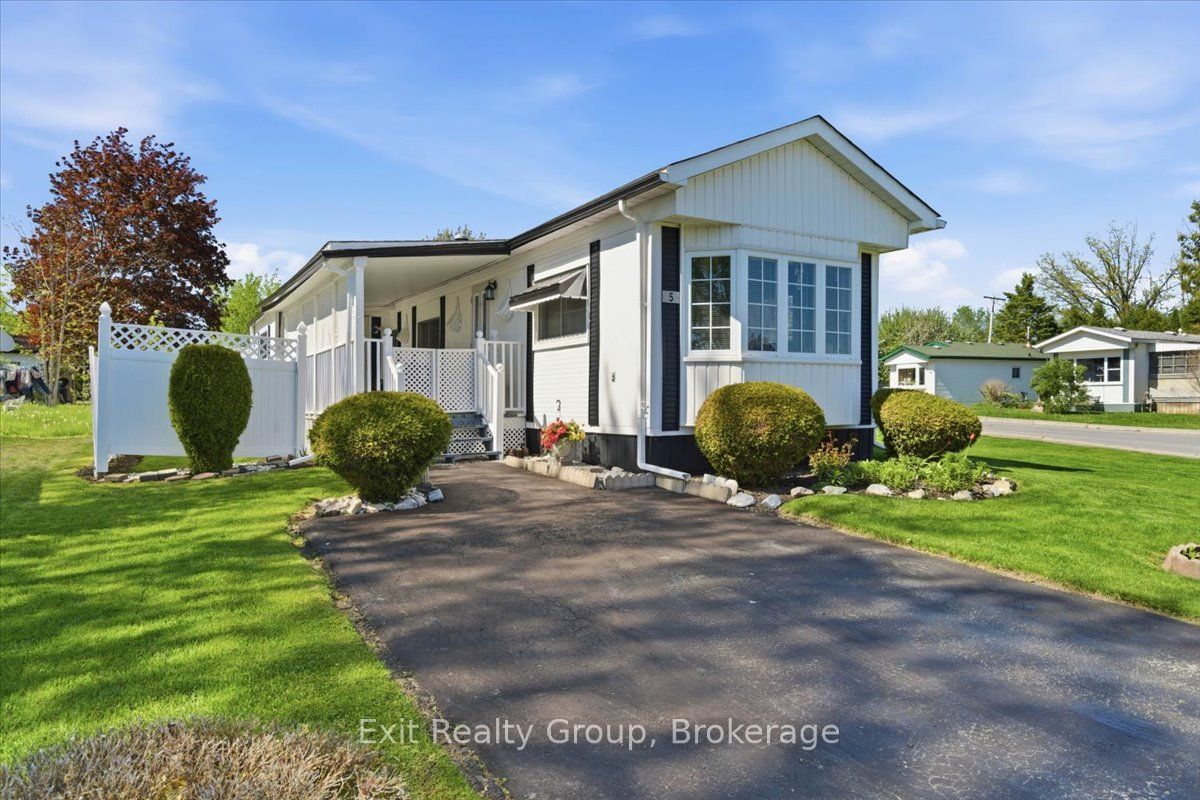 Photo 1 of 36 — 5 Chapel Boulevard, Quinte West, ON K8N 4Z3