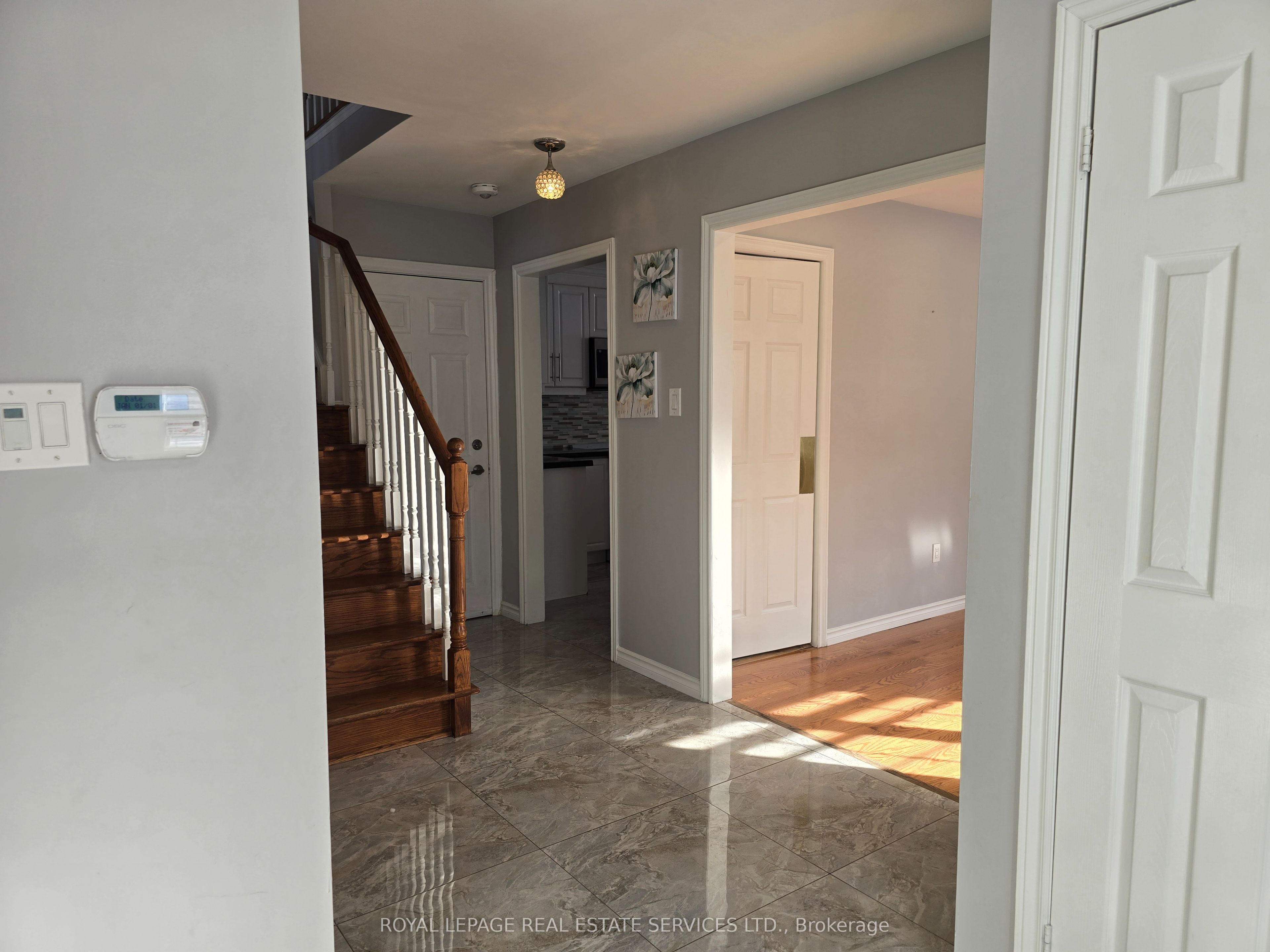 2932 Cape Hill Crescent UPPER