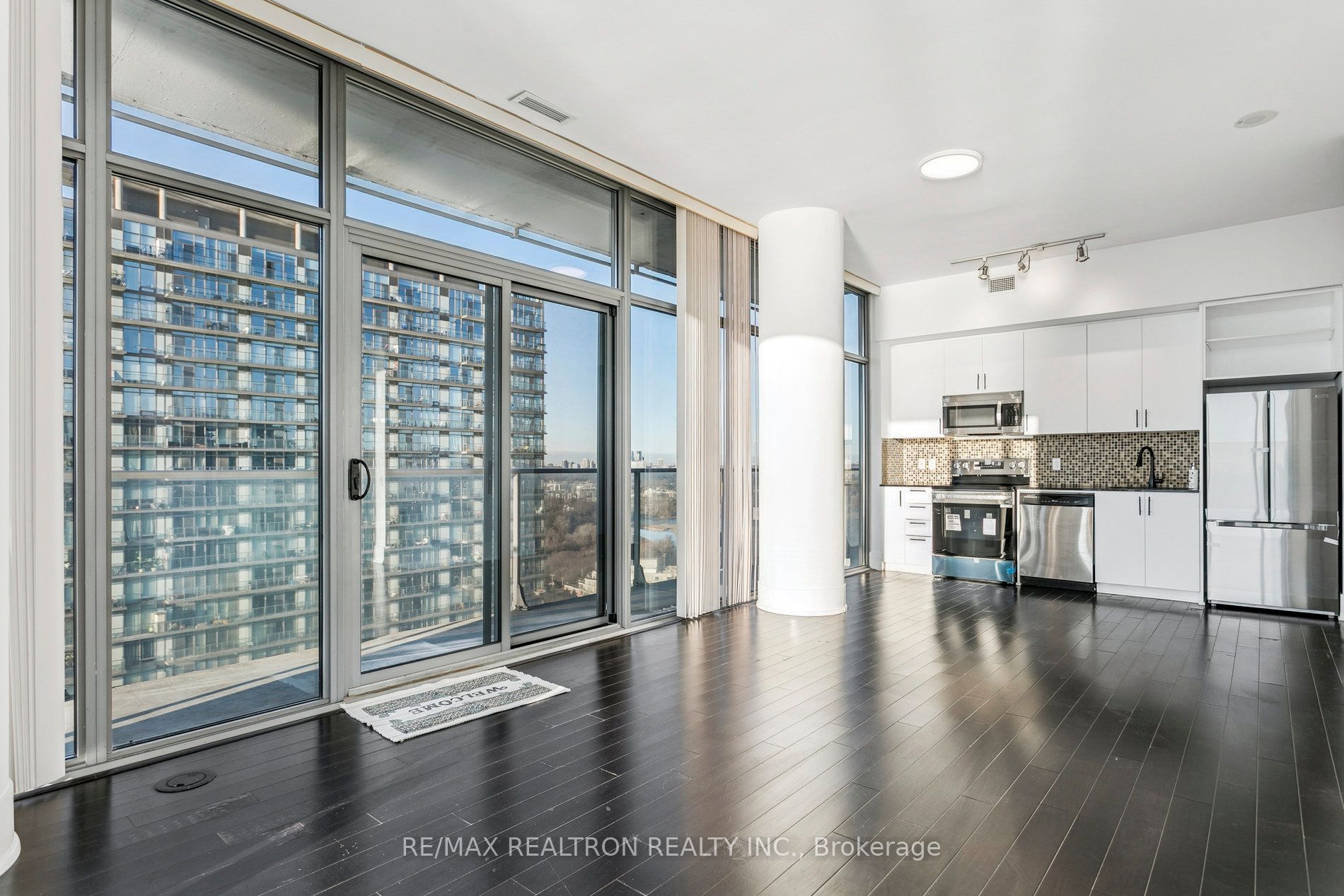 103 The Queensway N/A 2805