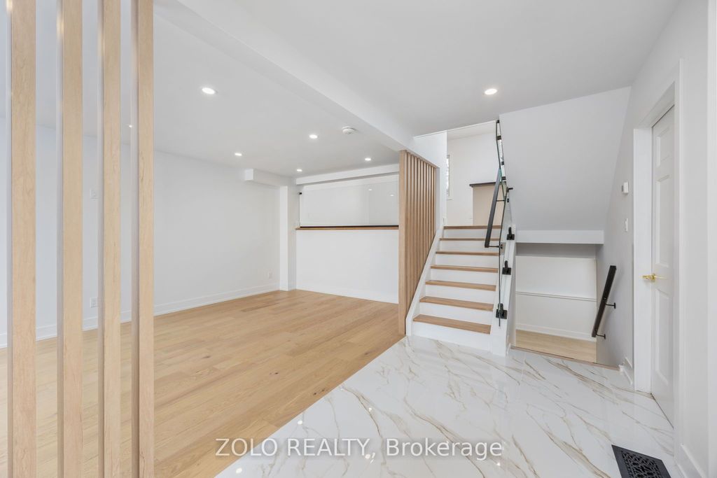 Photo of 124 Kingston Road, Newmarket, ON L3Y 5W7 (MLS # N12804522)