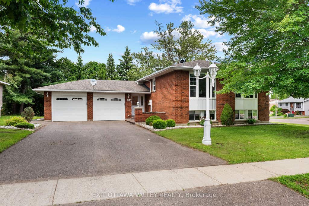 Photo of 599 Hillside Avenue, Pembroke, ON K8A 8G4 (MLS # X13481964)