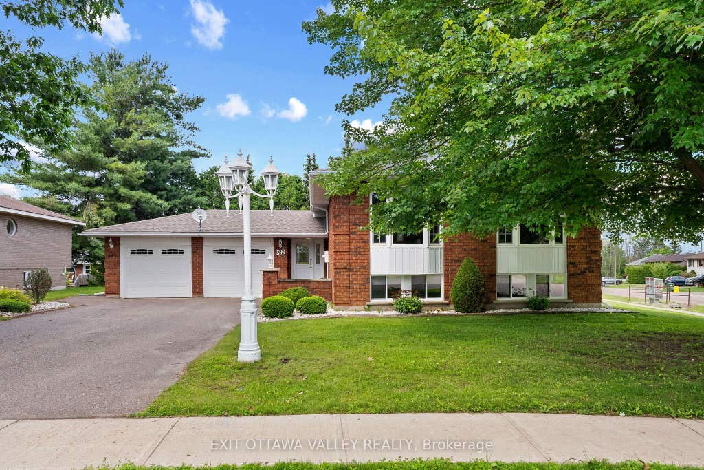 Photo of 599 Hillside Avenue, Pembroke, ON K8A 8G4 (MLS # X13481964)