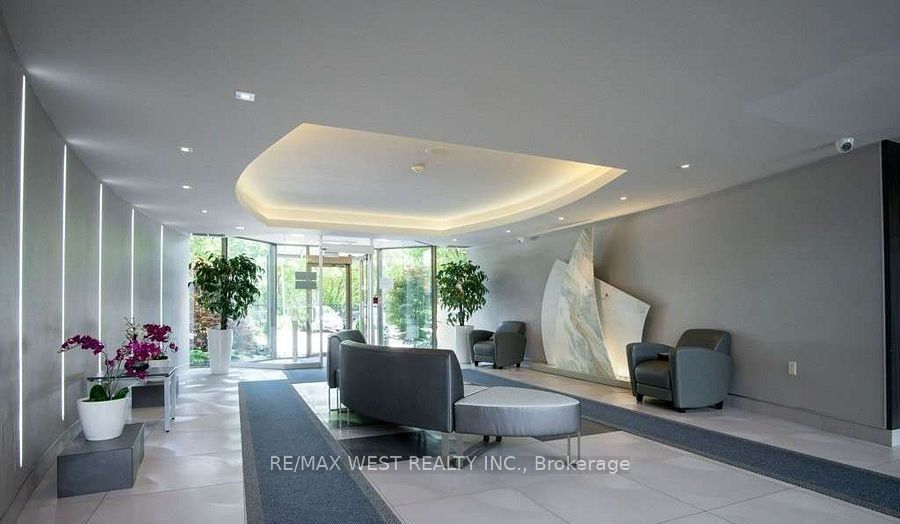 2261 Lake Shore Boulevard W NPH7
