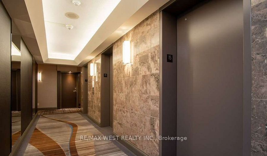 2261 Lake Shore Boulevard W NPH7